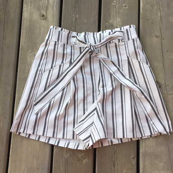 ZARA Belted Paper Bag Shorts - Picture 2 of 5